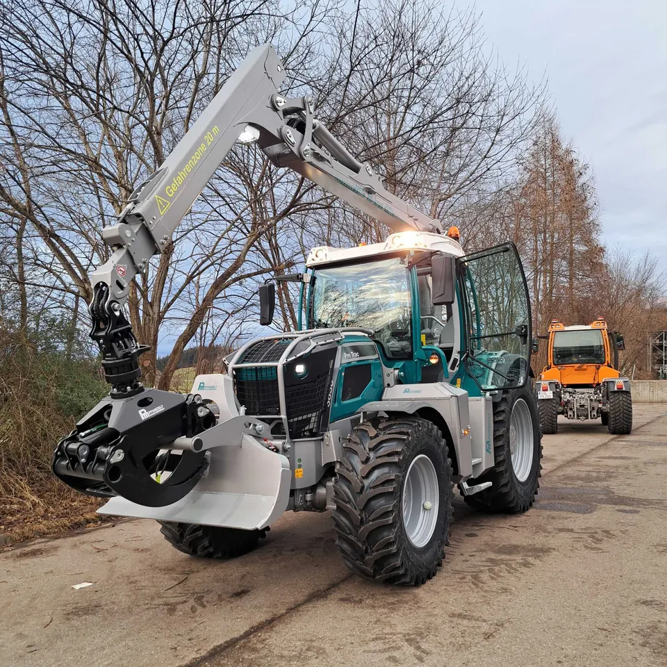 Tracteur forestier Pfanzelt PM Trac 3830 de TPF : 300 chevaux, broyage forestier en Bourgogne-Franche-Comté